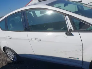 2014 Ford C-Max SE z VIN 1FADP5AUXEL519452, wystawiony jako IAAI lot #41633137 z przebiegiem 28 479 mil mil oraz . Historia ofert i sprzedaży dostępna na DreamBid. Obrazek 13.