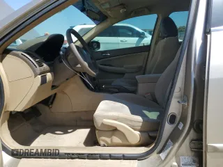 2003 Honda Accord LX z VIN 1HGCM56353A015271, wystawiony jako Copart lot #57214495 z przebiegiem 206 404 mil mil oraz Czysty tytuł • Clean title. Historia ofert i sprzedaży dostępna na DreamBid. Obrazek 7.