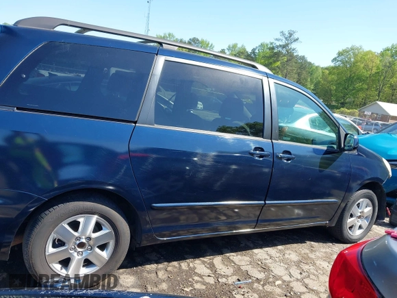 2004 Toyota Sienna XLE with VIN 5TDZA22C24S126161, listed as a IAAI auction lot 41986548 with 244,490 mi miles. Bid and sale history available at carsss.com. Image 14.