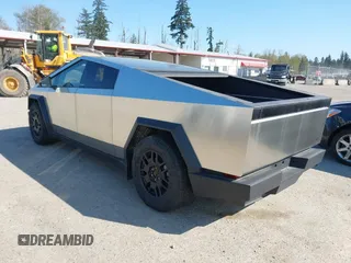 2024 Tesla Cybertruck Cyberbeast z VIN 7G2CEHEEXRA038555, wystawiony jako IAAI lot #42047963 z przebiegiem 14 mil mil oraz . Historia ofert i sprzedaży dostępna na DreamBid. Obrazek 3.