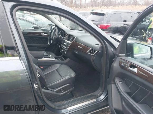2015 Mercedes-Benz GL-Class GL 450 with VIN 4JGDF6EE7FA516507, listed as a IAAI auction lot 41543310 with 186,164 mi miles. Bid and sale history available at carsss.com. Image 5.