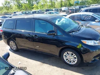 2013 Toyota Sienna XLE AAS z VIN 5TDYK3DC5DS306309, wystawiony jako IAAI lot #42260000 z przebiegiem 82 558 mil mil oraz . Historia ofert i sprzedaży dostępna na DreamBid. Obrazek 13.
