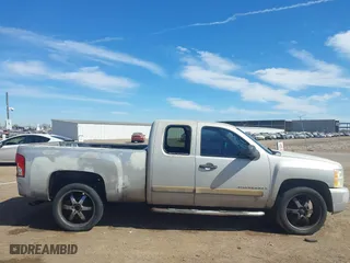 2007 Chevrolet Silverado 1500 Work Truck with VIN 1GCEC19C17Z610804, listed as a IAAI auction lot 41652687 with 333,312 mi miles. Bid and sale history available at carsss.com. Image 13.