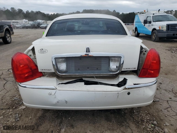 2003 Lincoln Town Car Cartier with VIN 1LNHM83W63Y604904, listed as a Copart auction lot 44057875 with 184,007 mi miles and Salvage Title. Bid and sale history available at carsss.com. Image 6.