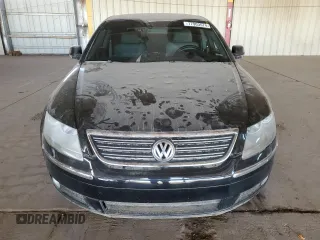 2004 Volkswagen Phaeton V8 z VIN WVWAF63D548010888, wystawiony jako Copart lot #77903574 z przebiegiem 68 511 mil mil oraz Szkody całkowita. Historia ofert i sprzedaży dostępna na DreamBid. Obrazek 5.