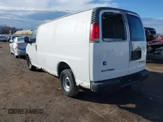 2002 Chevrolet City Express Cargo z VIN 1GCEG15W621214878, wystawiony jako IAAI lot #41421628 z przebiegiem 317 487 mil mil oraz . Historia ofert i sprzedaży dostępna na DreamBid. Obrazek 3.