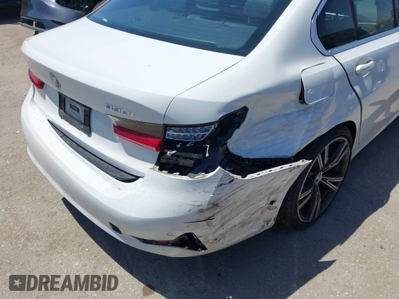 2020 BMW 3 Series 330i z VIN 3MW5R1J01L8B05556, wystawiony jako IAAI lot #42299891 z przebiegiem 61 404 mil mil oraz . Historia ofert i sprzedaży dostępna na DreamBid. Obrazek 6.