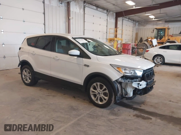 2019 Ford Escape SE z VIN 1FMCU9GDXKUA97147, wystawiony jako IAAI lot #42155997 z przebiegiem 94 829 mil mil oraz . Historia ofert i sprzedaży dostępna na DreamBid. Obrazek 1.