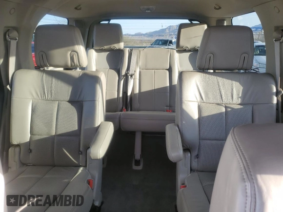 2010 Lincoln Navigator z VIN 5LMJJ2H58AEJ10577, wystawiony jako Copart lot #46904225 z przebiegiem 131 479 mil mil oraz Czysty tytuł • Clean title. Historia ofert i sprzedaży dostępna na DreamBid. Obrazek 10.