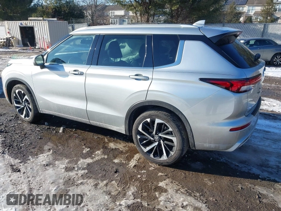 2022 Mitsubishi Outlander SEL z VIN JA4J4VA83NZ088131, wystawiony jako IAAI lot #41401945 z przebiegiem 15 617 mil mil oraz . Historia ofert i sprzedaży dostępna na DreamBid. Obrazek 3.