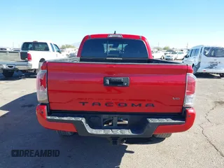 2021 Toyota Tacoma 4WD SR5 with VIN 3TMDZ5BN3MM102098, listed as a IAAI auction lot 41381650 with 30,642 mi miles. Bid and sale history available at carsss.com. Image 16.