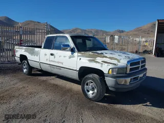 1996 Dodge Ram 1500 with VIN 3B7HF13Y1TG116204, listed as a IAAI auction lot 39432105 with 219,000 mi miles. Bid and sale history available at carsss.com. Image 1.