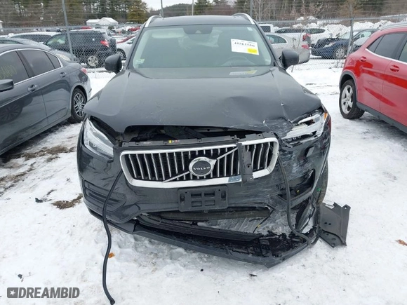 2020 Volvo XC90 Momentum with VIN YV4A22PK2L1618904, listed as a IAAI auction lot 41561566 with 59,940 mi miles. Bid and sale history available at carsss.com. Image 6.
