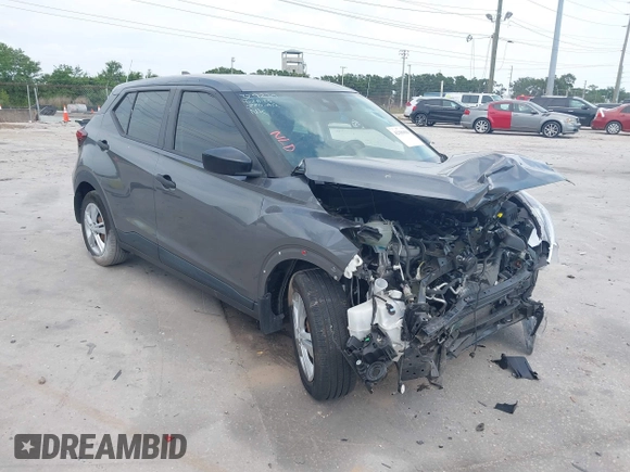 2022 Nissan Kicks S z VIN 3N1CP5BV3NL517739, wystawiony jako IAAI lot #42181025 z przebiegiem 26 087 mil mil oraz . Historia ofert i sprzedaży dostępna na DreamBid. Obrazek 1.