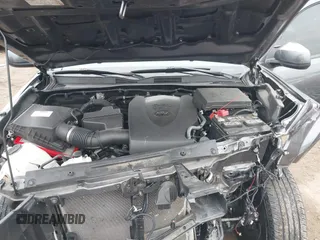 2021 Toyota Tacoma SR z VIN 5TFCZ5AN3MX269374, wystawiony jako IAAI lot #41068356 z przebiegiem 54 358 mil mil oraz . Historia ofert i sprzedaży dostępna na DreamBid. Obrazek 10.