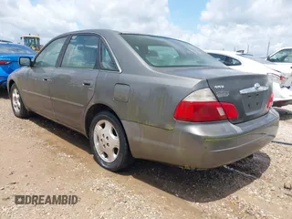 2004 Toyota Avalon XL z VIN 4T1BF28B74U385110, wystawiony jako IAAI lot #42360699 z przebiegiem 287 519 mil mil oraz . Historia ofert i sprzedaży dostępna na DreamBid. Obrazek 3.