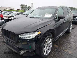 2016 Volvo XC90 T6 Inscription with VIN YV4A22PL6G1016828, listed as a IAAI auction lot 41572292 with 124,343 mi miles. Bid and sale history available at carsss.com. Image 2.