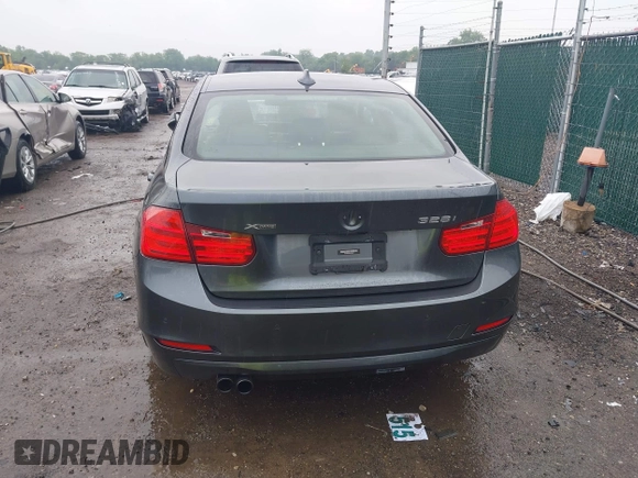 2015 BMW 3 Series 328i xDrive z VIN WBA3B3C56FF548474, wystawiony jako IAAI lot #42366206 z przebiegiem 73 042 mil mil oraz . Historia ofert i sprzedaży dostępna na DreamBid. Obrazek 16.