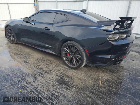 2018 Chevrolet Camaro ZL1 z VIN 1G1FK1R66J0136757, wystawiony jako Copart lot #71070224 z przebiegiem 7760 mil mil oraz Tytuł czysty. Historia ofert i sprzedaży dostępna na DreamBid. Obrazek 2.