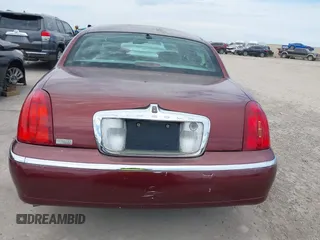 2002 Lincoln Town Car Cartier z VIN 1LNHM83W52Y626407, wystawiony jako IAAI lot #37616886 z przebiegiem 100 272 mil mil oraz . Historia ofert i sprzedaży dostępna na DreamBid. Obrazek 16.