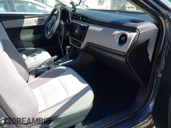 2018 Toyota Corolla L z VIN 2T1BURHE2JC991923, wystawiony jako IAAI lot #42052166 z przebiegiem 83 073 mil mil oraz . Historia ofert i sprzedaży dostępna na DreamBid. Obrazek 5.