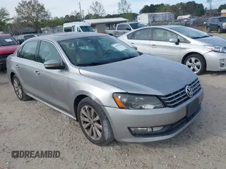 2013 Volkswagen Passat SEL Premium z VIN 1VWCP7A39DC045689, wystawiony jako IAAI lot #41903244 z przebiegiem 199 385 mil mil oraz . Historia ofert i sprzedaży dostępna na DreamBid. Obrazek 1.