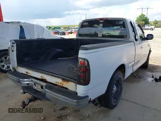 1998 Ford F-150 z VIN 1FTZX1767WKA55769, wystawiony jako IAAI lot #42374991 z przebiegiem 147 500 mil mil oraz . Historia ofert i sprzedaży dostępna na DreamBid. Obrazek 4.