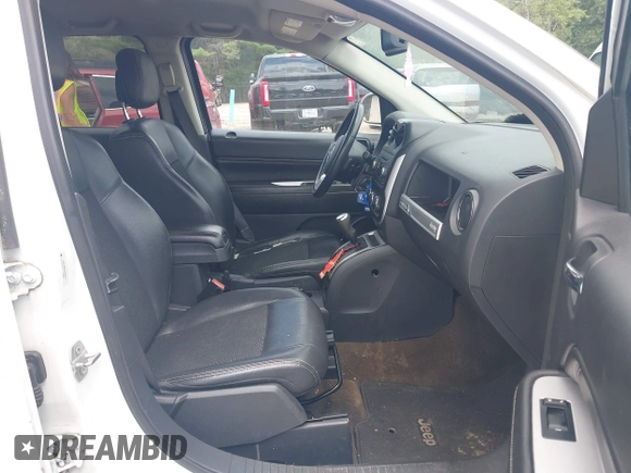 2016 Jeep Compass Latitude z VIN 1C4NJDEB6GD596061, wystawiony jako IAAI lot #42623673 z przebiegiem 180 777 mil mil oraz . Historia ofert i sprzedaży dostępna na DreamBid. Obrazek 5.