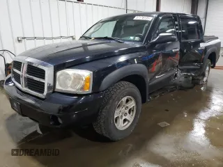 2006 Dodge Dakota SLT z VIN 1D7HW48K06S508602, wystawiony jako Copart lot #57176135 z przebiegiem 121 007 mil mil oraz Szkoda całkowita • Salvage title. Historia ofert i sprzedaży dostępna na DreamBid. Obrazek 1.