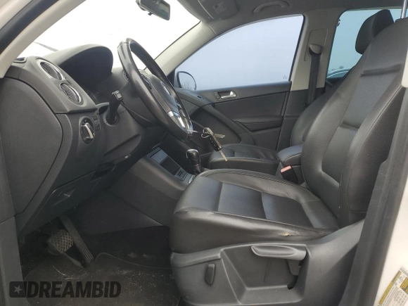 2013 Volkswagen Tiguan SE with VIN WVGAV3AX1DW574009, listed as a Copart auction lot 60936735 with 121,624 mi miles and Clean title. Bid and sale history available at DreamBid. Image 7.