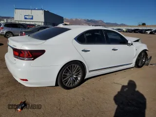 2013 Lexus LS 460 z VIN JTHCL5EFXD5017295, wystawiony jako Copart lot #88172535 z przebiegiem 118 639 mil mil oraz Szkoda całkowita • Salvage title. Historia ofert i sprzedaży dostępna na DreamBid. Obrazek 3.