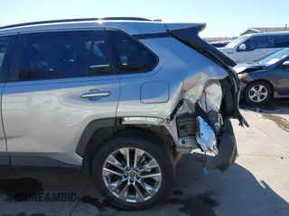 2020 Toyota RAV4 XLE Premium with VIN JTMC1RFV7LJ021069, listed as a IAAI auction lot 41701623 with 25,459 mi miles. Bid and sale history available at carsss.com. Image 17.