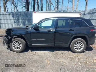 2024 Jeep Grand Cherokee Laredo z VIN 1C4RJHAGXRC252560, wystawiony jako IAAI lot #42071868 z przebiegiem 11 991 mil mil oraz . Historia ofert i sprzedaży dostępna na DreamBid. Obrazek 14.
