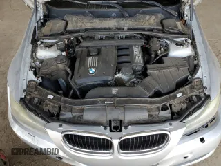 2011 BMW 3 Series 328i z VIN WBAPH7G52BNN07664, wystawiony jako Copart lot #53957575 z przebiegiem 118 371 mil mil oraz Szkoda całkowita • Salvage title. Historia ofert i sprzedaży dostępna na DreamBid. Obrazek 11.