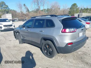 2019 Jeep Cherokee Latitude Plus z VIN 1C4PJLLB0KD448373, wystawiony jako IAAI lot #41589622 z przebiegiem 75 835 mil mil oraz . Historia ofert i sprzedaży dostępna na DreamBid. Obrazek 3.