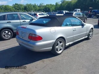 2002 Mercedes-Benz CLK 320/430 z VIN WDBLK70G12T129233, wystawiony jako IAAI lot #42391247 z przebiegiem 94 186 mil mil oraz . Historia ofert i sprzedaży dostępna na DreamBid. Obrazek 4.