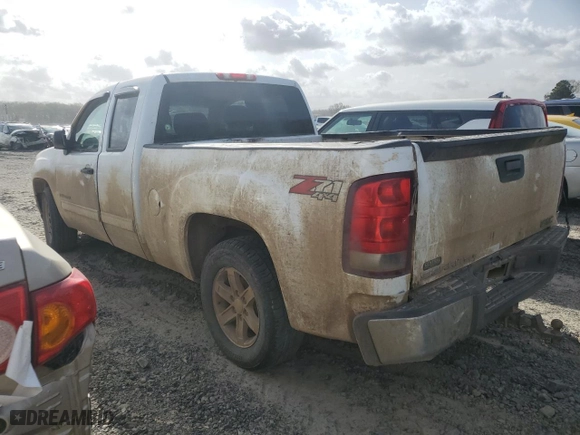 2009 GMC Sierra 1500 SLE with VIN 2GTEK290391127177, listed as a Copart auction lot 49783205 with 302,869 mi miles and Clean Title. Bid and sale history available at carsss.com. Image 2.