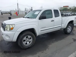 2005 Toyota Tacoma z VIN 5TEUU42N35Z060609, wystawiony jako IAAI lot #42119427 z przebiegiem 245 280 mil mil oraz . Historia ofert i sprzedaży dostępna na DreamBid. Obrazek 2.