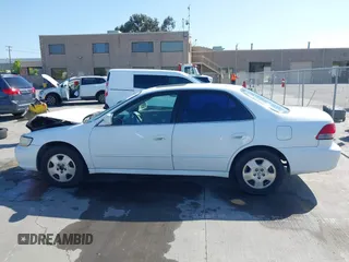 2001 Honda Accord EX z VIN 1HGCG16501A074615, wystawiony jako IAAI lot #42297708 z przebiegiem 187 936 mil mil oraz . Historia ofert i sprzedaży dostępna na DreamBid. Obrazek 14.