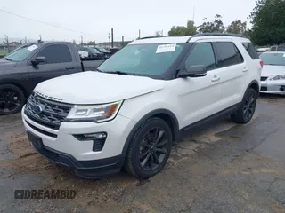 2018 Ford Explorer XLT z VIN 1FM5K7D89JGB09201, wystawiony jako IAAI lot #41796114 z przebiegiem 61 808 mil mil oraz . Historia ofert i sprzedaży dostępna na DreamBid. Obrazek 17.
