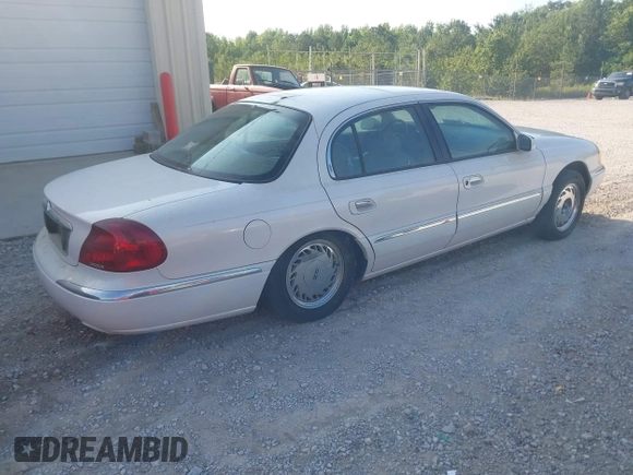 1998 Lincoln Continental z VIN 1LNLM97V1WY602564, wystawiony jako IAAI lot #42333637 z przebiegiem 142 234 mil mil oraz . Historia ofert i sprzedaży dostępna na DreamBid. Obrazek 4.
