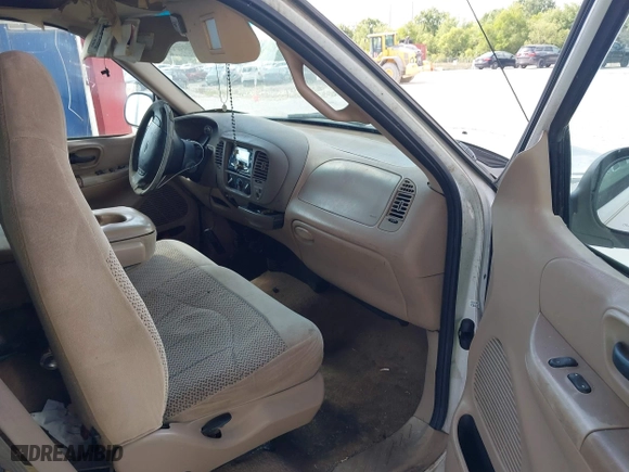 1999 Ford F-150 Work Series with VIN 1FTRX17W5XNB33627, listed as a IAAI auction lot 41933365 with 207,118 mi miles. Bid and sale history available at carsss.com. Image 5.
