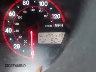 2008 Pontiac Vibe with VIN 5Y2SL658X8Z422933, listed as a IAAI auction lot 41757711 with 299,999 mi miles. Bid and sale history available at carsss.com. Image 7.