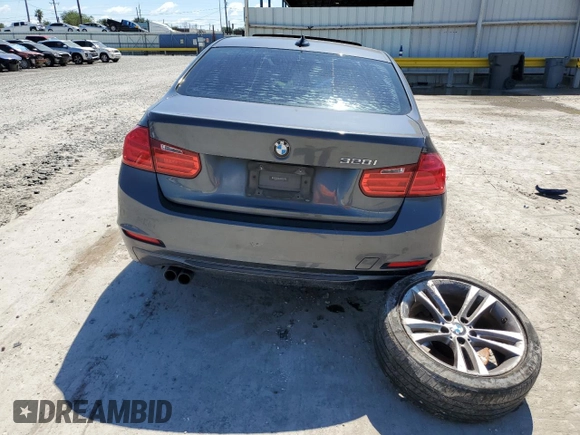 2012 BMW 3 Series 328i z VIN WBA3A5C58CF349372, wystawiony jako Copart lot #74259184 z przebiegiem Nie podano mil oraz Szkoda całkowita • Salvage title. Historia ofert i sprzedaży dostępna na DreamBid. Obrazek 6.