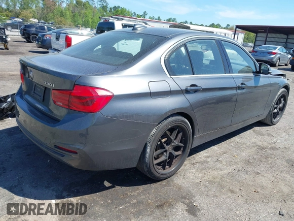 2018 BMW 3 Series 330i xDrive с VIN WBA8D9C50JEM32978, выставлен на аукционе IAAI как лот 41894911 с пробегом 67 474 миль миль и . История ставок и продаж доступна на DreamBid. Изображение 4.