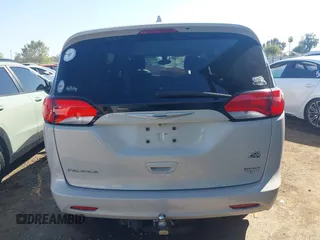2017 Chrysler Pacifica Touring with VIN 2C4RC1DG6HR633826, listed as a IAAI auction lot 42170041 with 143,481 mi miles and . Bid and sale history available at DreamBid. Image 16.