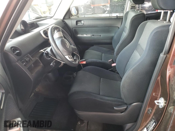 2006 Scion xB z VIN JTLKT324864125173, wystawiony jako Copart lot #56886225 z przebiegiem 153 008 mil mil oraz Szkoda całkowita • Salvage title. Historia ofert i sprzedaży dostępna na DreamBid. Obrazek 7.