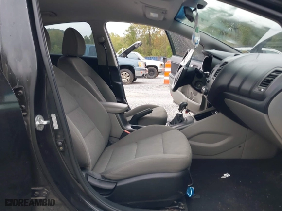 2015 Kia Forte LX with VIN KNAFK4A67F5426212, listed as a IAAI auction lot 40493636 with 85,216 mi miles. Bid and sale history available at carsss.com. Image 5.