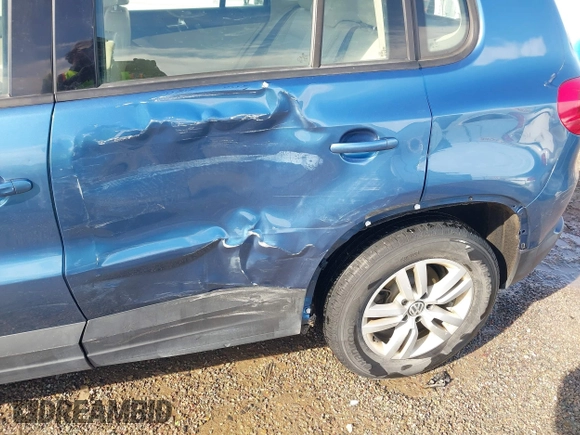 2017 Volkswagen Tiguan S with VIN WVGBV7AX4HK029852, listed as a IAAI auction lot 41654651 with 37,759 mi miles and . Bid and sale history available at DreamBid. Image 6.