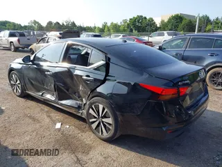 2019 Nissan Altima 2.5 SL with VIN 1N4BL4EVXKC120729, listed as a IAAI auction lot 39457605 with 132,189 mi miles. Bid and sale history available at carsss.com. Image 3.